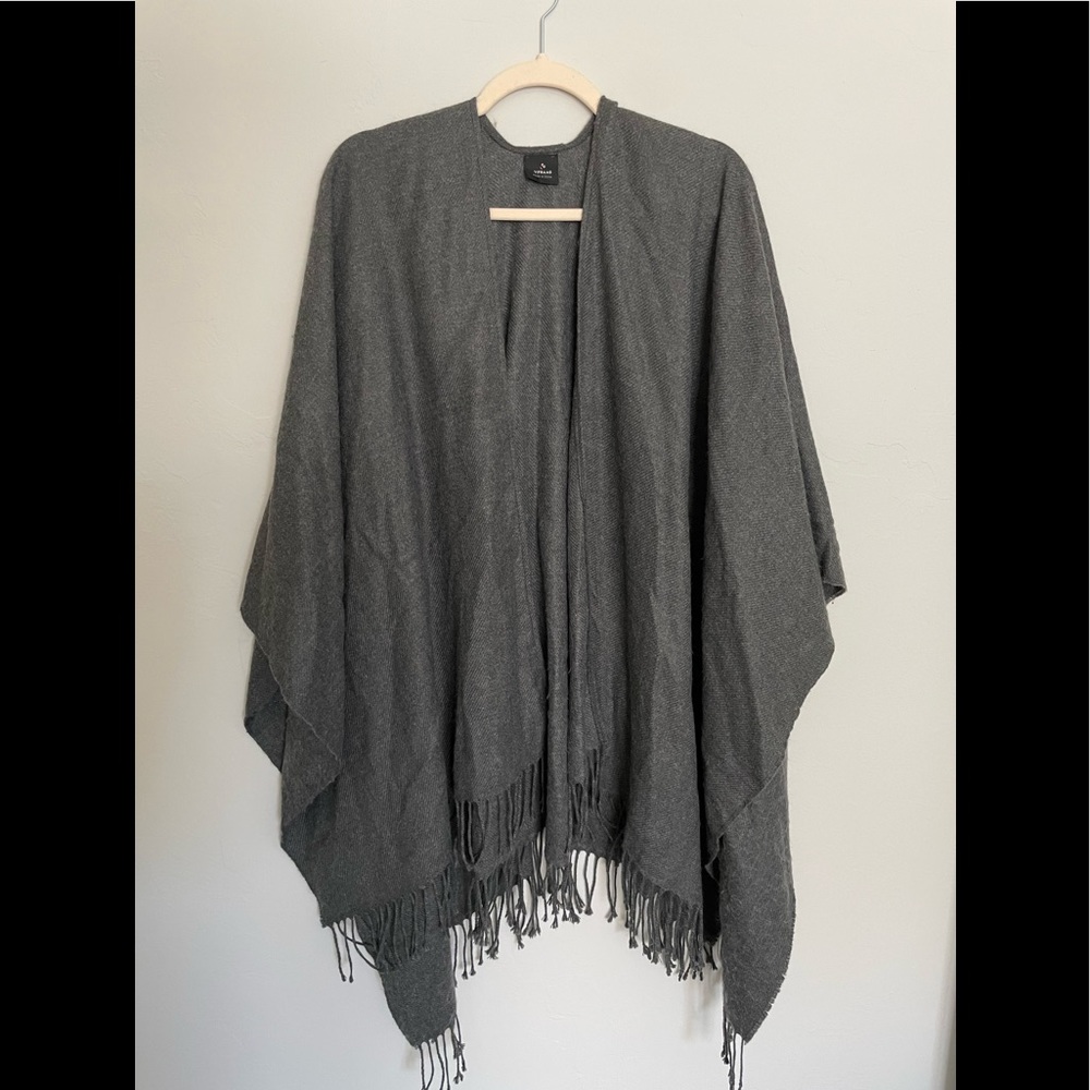V. Fraas Grey Cozy Shawl (OS)